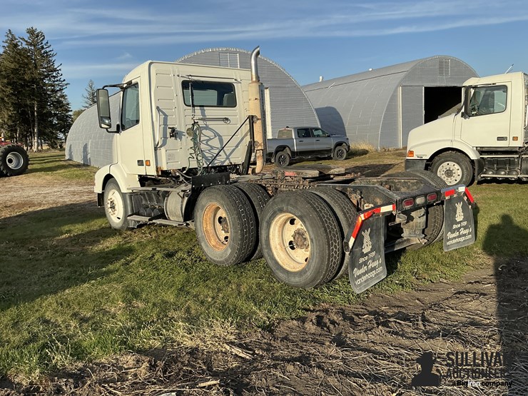 2005-volvo-vnm-truck-tractor-image-7