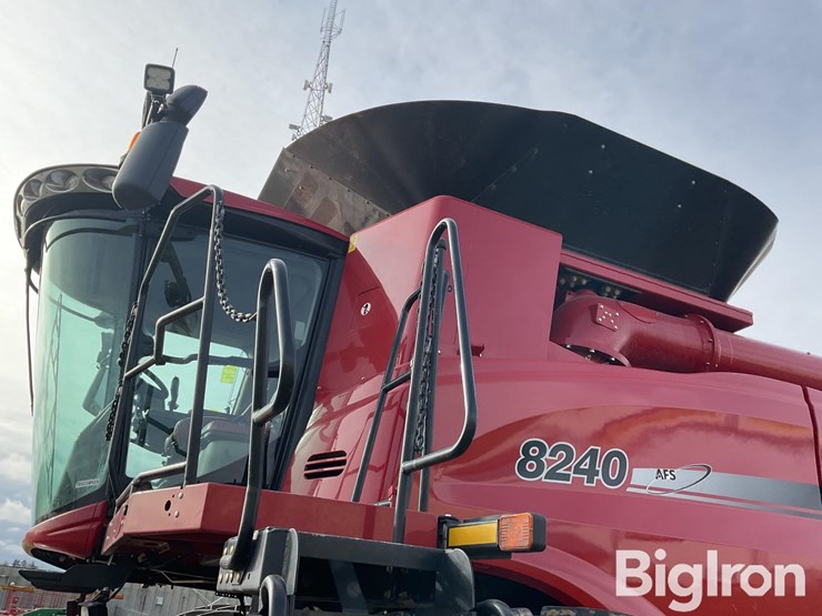 2016-case-ih-8240-image-9