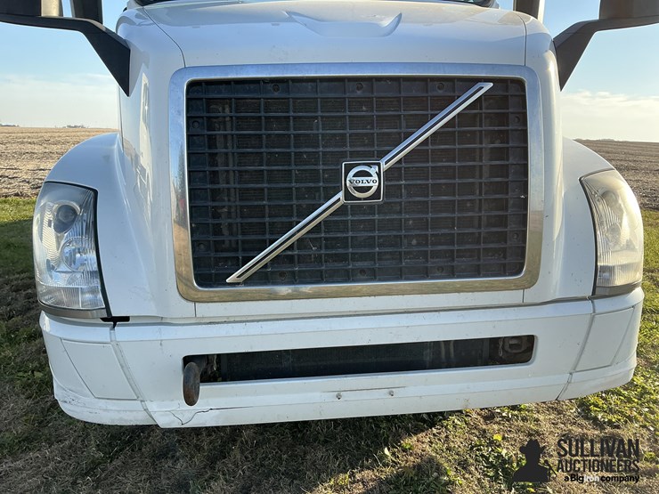 2016-volvo-vn-image-9