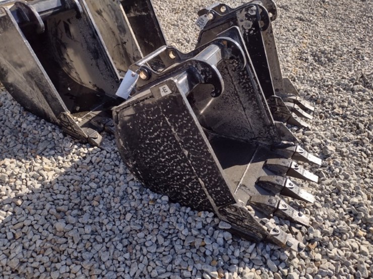24-in-x-change-excavator-bucket-(qea-4032)-image-2