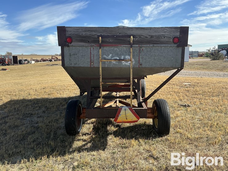 new-holland-180-image-6