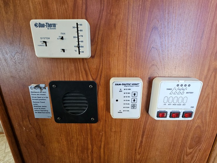 #22198-•-2007-georgie-boy-landau-motorhome-image-66