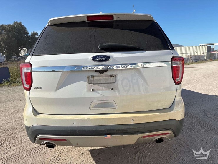 2017-ford-explorer-image-21