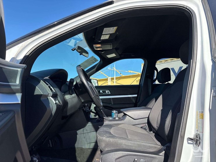 2017-ford-explorer-image-7