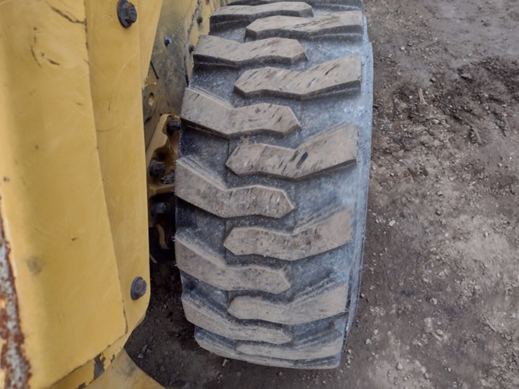 20-caterpillar-262d3-image-21