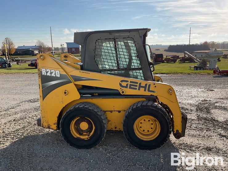 2014-gehl-r220-image-4