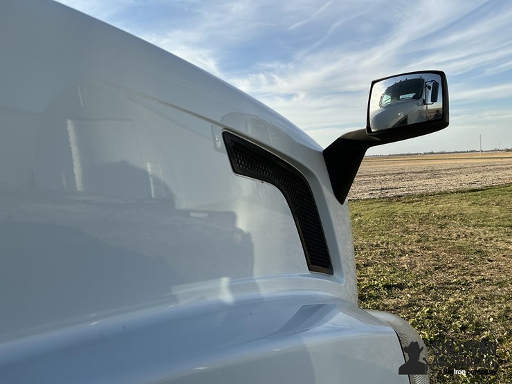 2016-volvo-vn-image-15