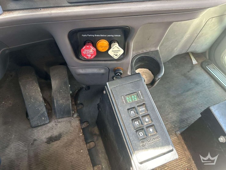 2013-peterbilt-367-image-15