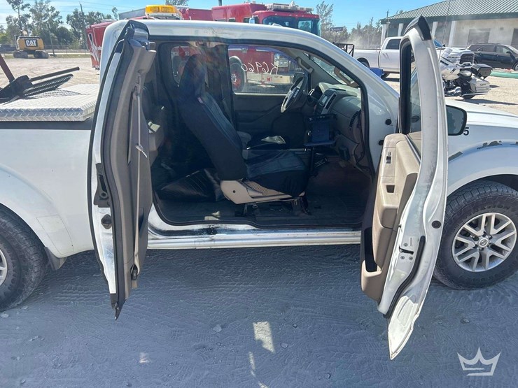 2015-nissan-frontier-image-27