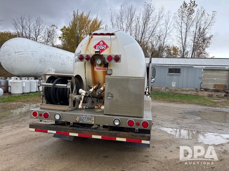 2010-freightliner-business-class-bobtail-truck-(dr12578-unit-221)-image-13