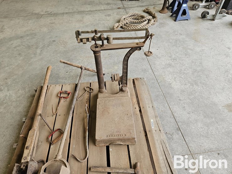 antique-scale,-post-hole-diggers-and-other-misc.-items-image-9