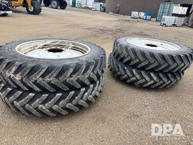 row-crop-tires-(dr12556)-image-2