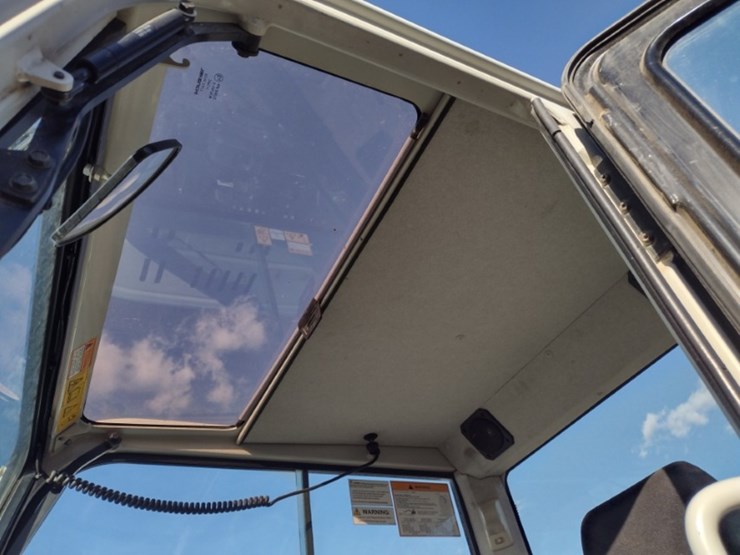 18-takeuchi-tb260cra-excavator-(qea-4048)-image-14