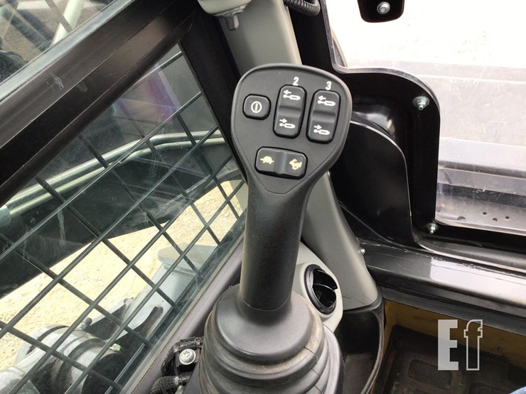 2023-new-holland-c337-image-15