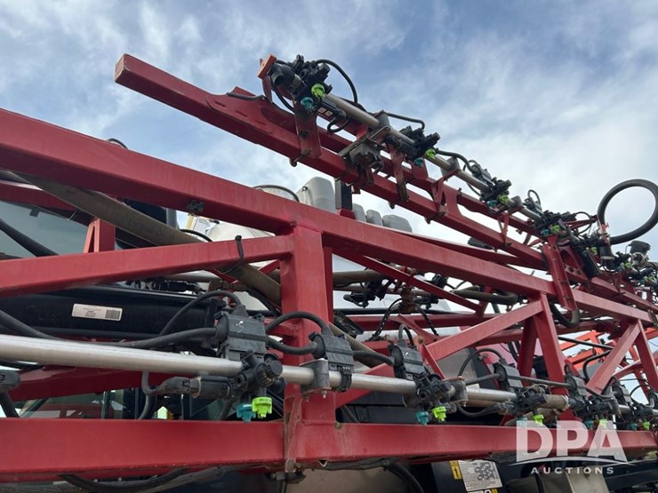 2020-case-ih-patriot-4440-image-32