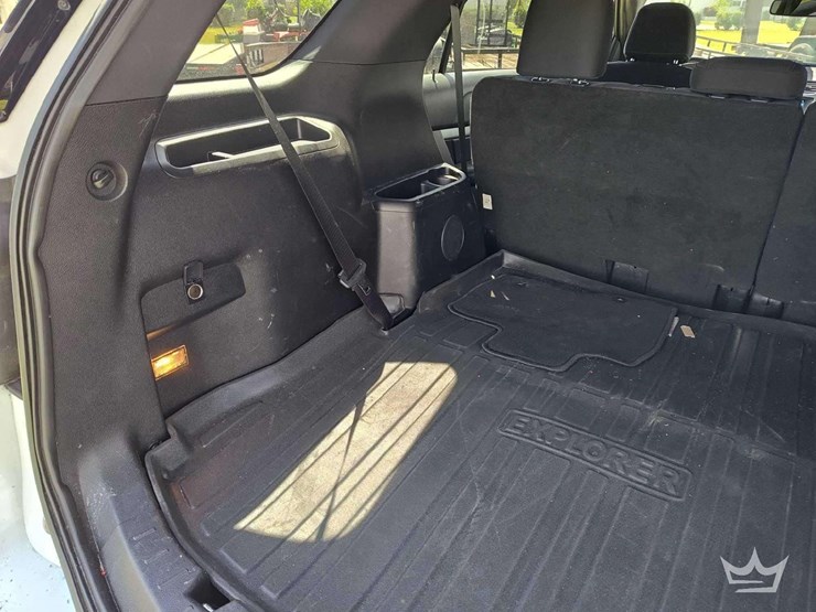 2017-ford-explorer-image-37