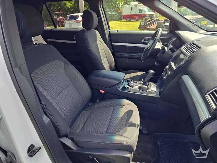 2017-ford-explorer-image-23