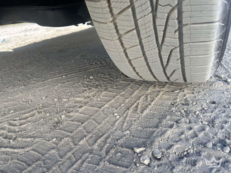 2017-ford-explorer-image-32