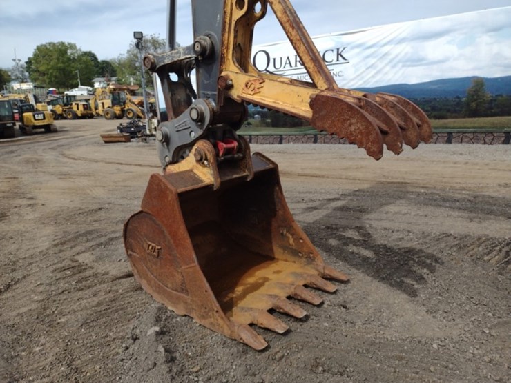 deere-225d-lc-image-16