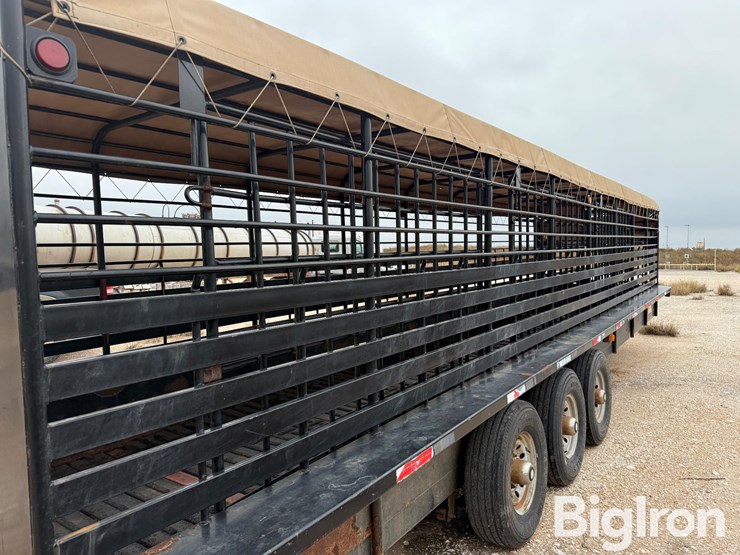 2014-neckover-32'-tri/a-gooseneck-livestock-trailer-image-20