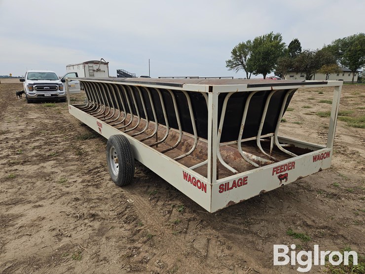 industrias-america-s/a-portable-silage/hay-feeder-image-7