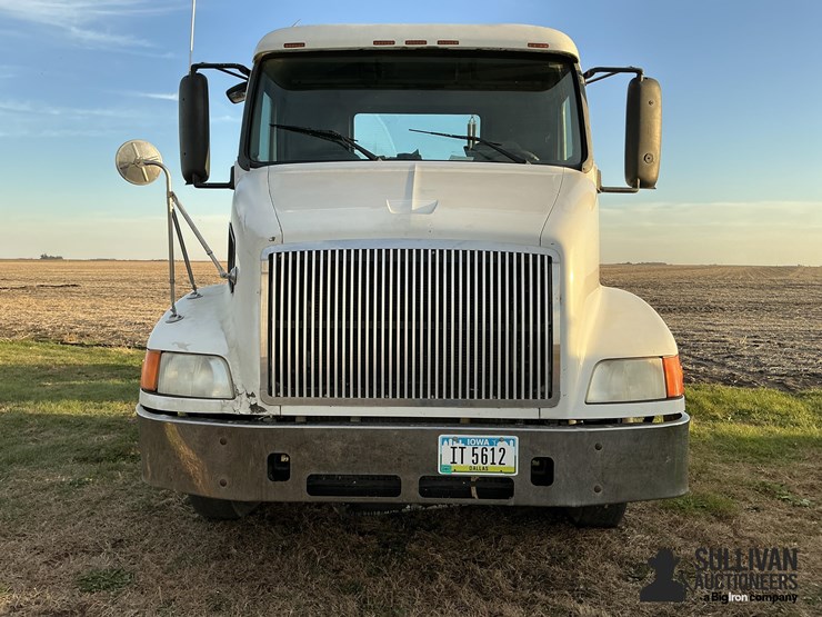 2000-volvo-vn-image-12