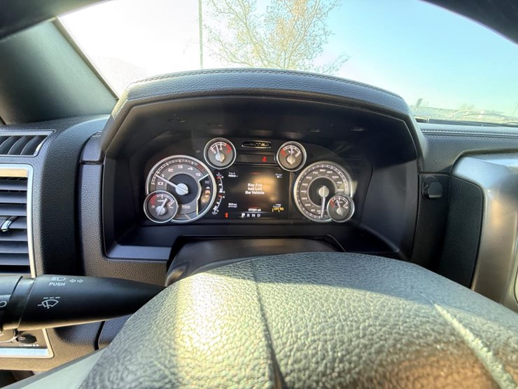 2016-dodge-1500-image-26