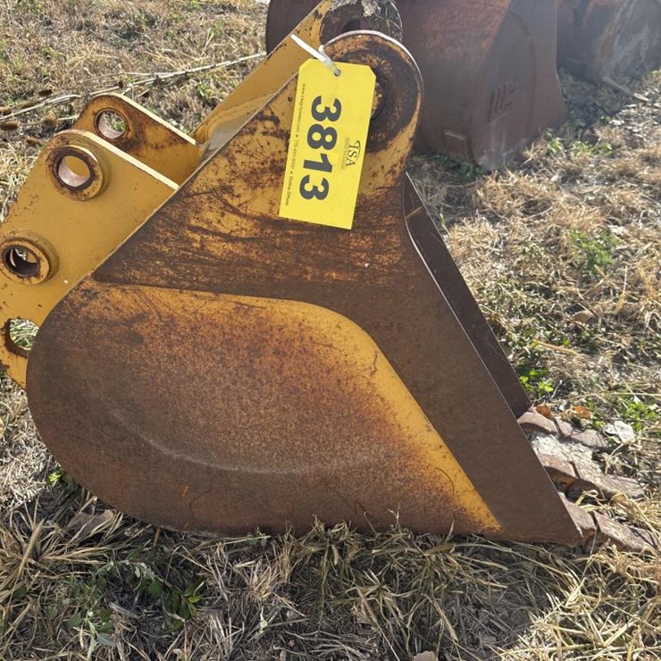 #3813 • Approx. 12" Tooth Bucket