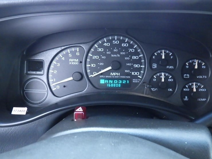 2002-chevrolet-tahoe-image-23