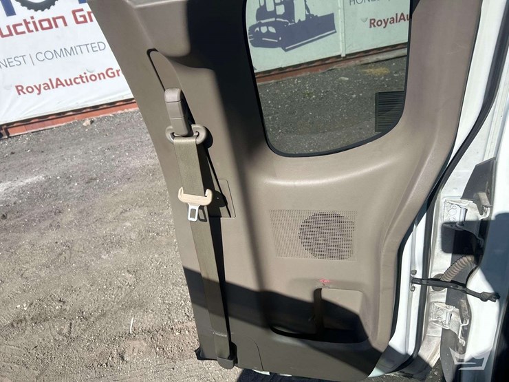 2015-nissan-frontier-image-26