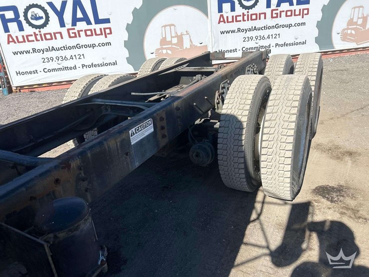 1999-international-f-4900-t/a-cab-and-chassis-truck-image-24