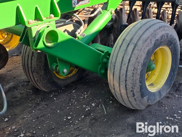 2013-john-deere-2623vt-image-17