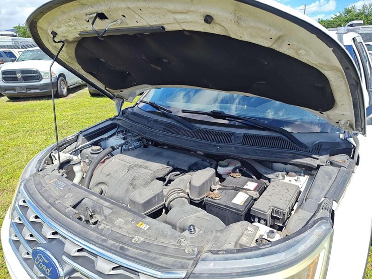 2017-ford-explorer-image-9