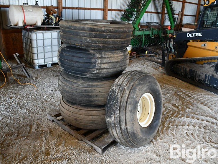 american-farmer-16.5l-16.1-tires-on-8-bolt-rims-image-3