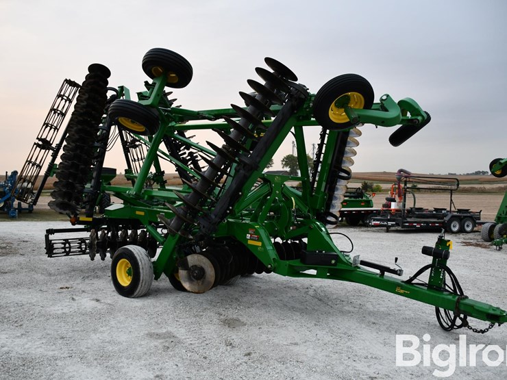 2015-john-deere-2623vt-image-3