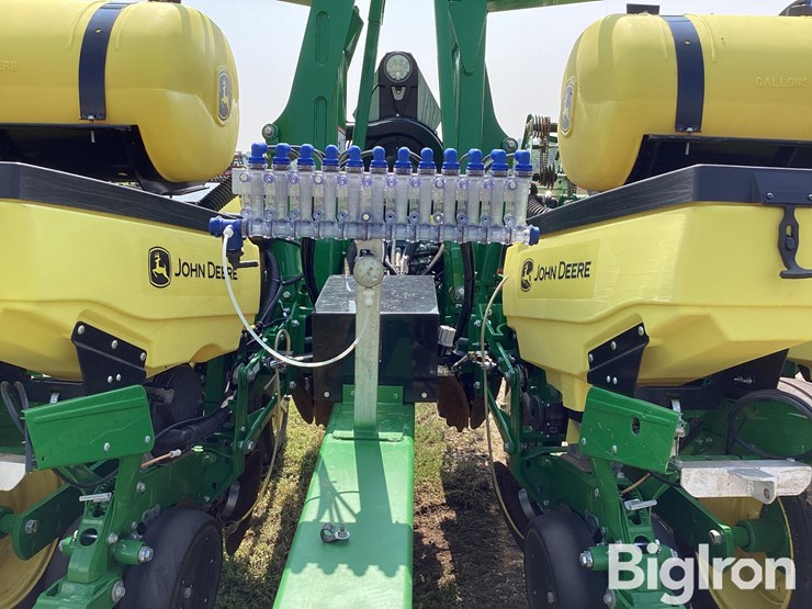 2019-john-deere-1765-image-14