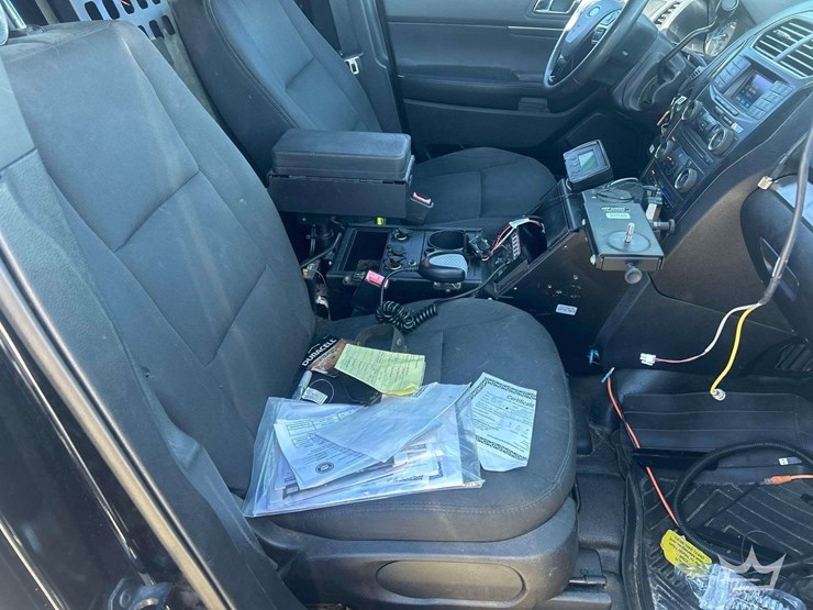 2017-ford-explorer-image-21