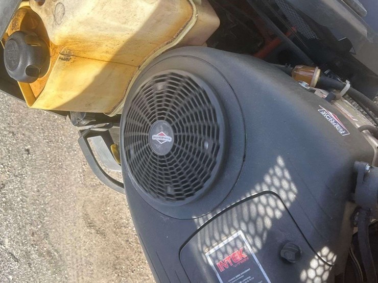 husqvarna-46in-riding-mower-image-12