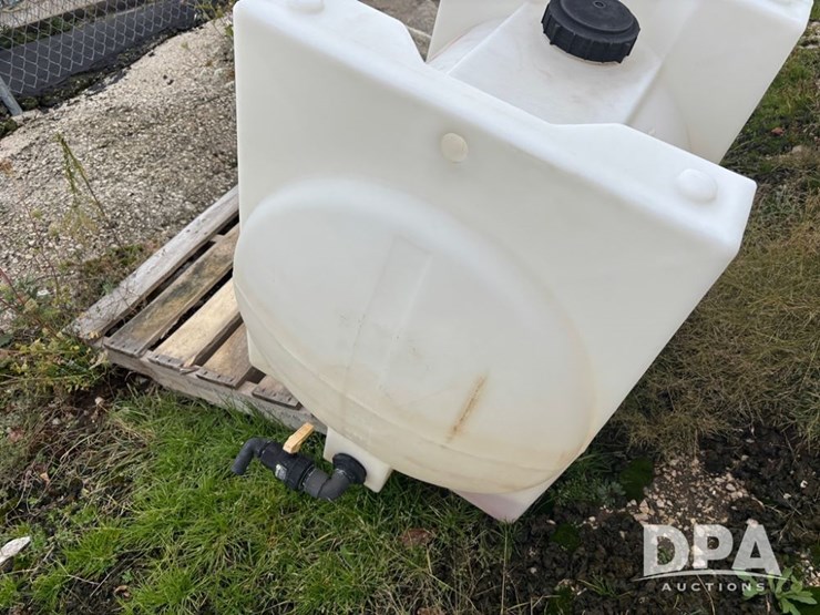 poly-tanks-(dr12626)-image-5