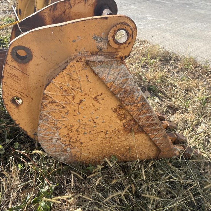 #3815 • Approx. 18" Tooth Bucket