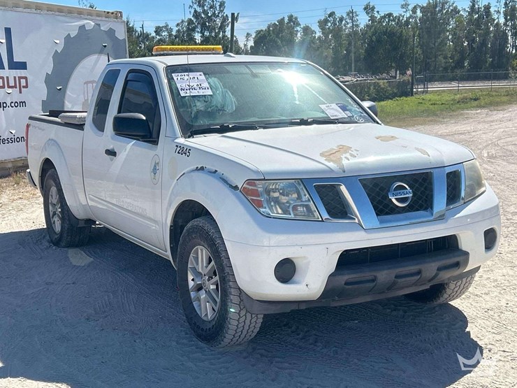 2015-nissan-frontier-image-2
