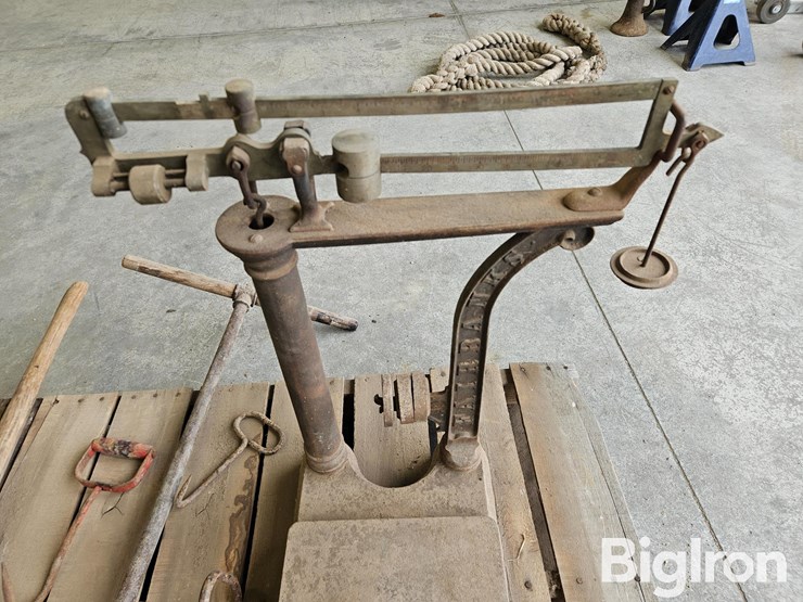 antique-scale,-post-hole-diggers-and-other-misc.-items-image-11