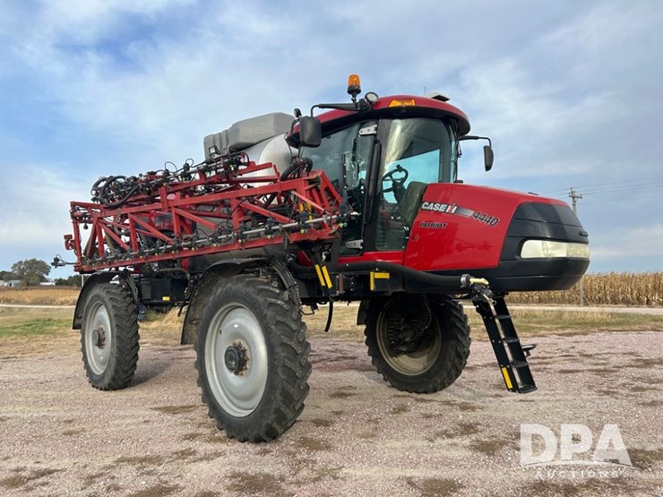 2020-case-ih-patriot-4440-image-13