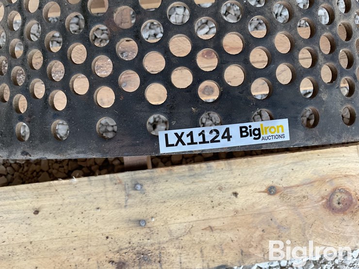 new-holland-352-image-12