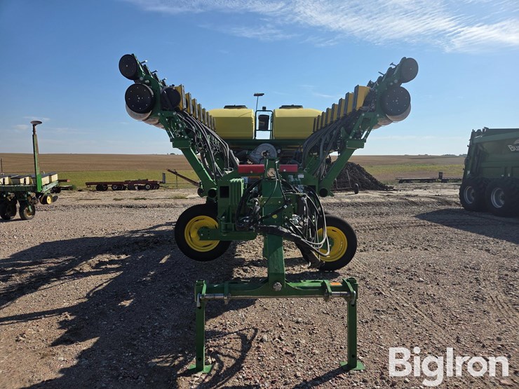 2022-john-deere-1795-image-2