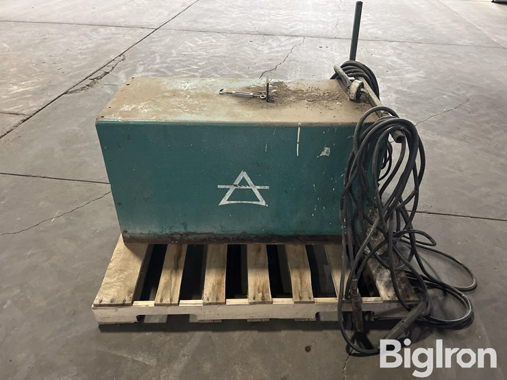industrial-da250c-welder-image-4