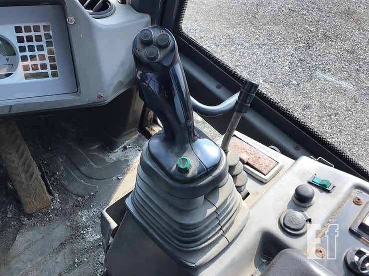 2007-deere-244j-image-10