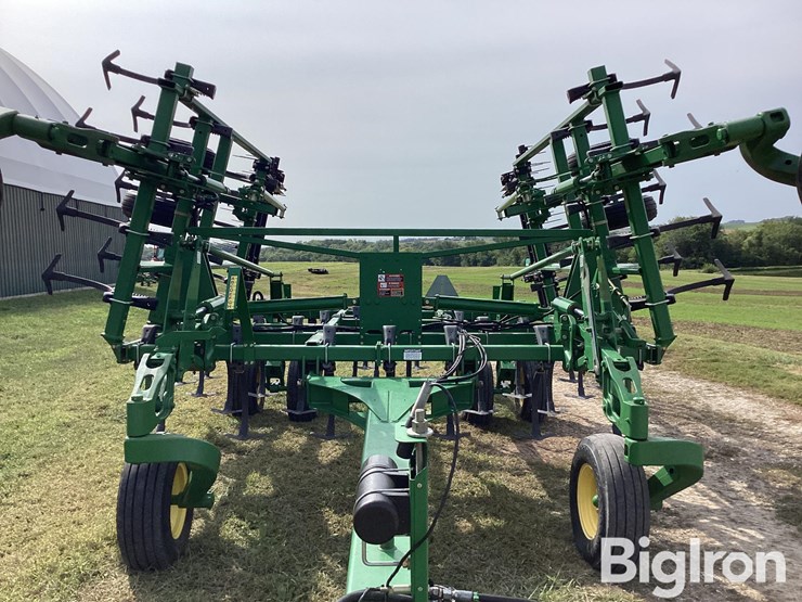 2010-john-deere-2210-image-12