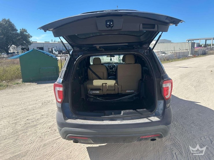 2017-ford-explorer-image-30