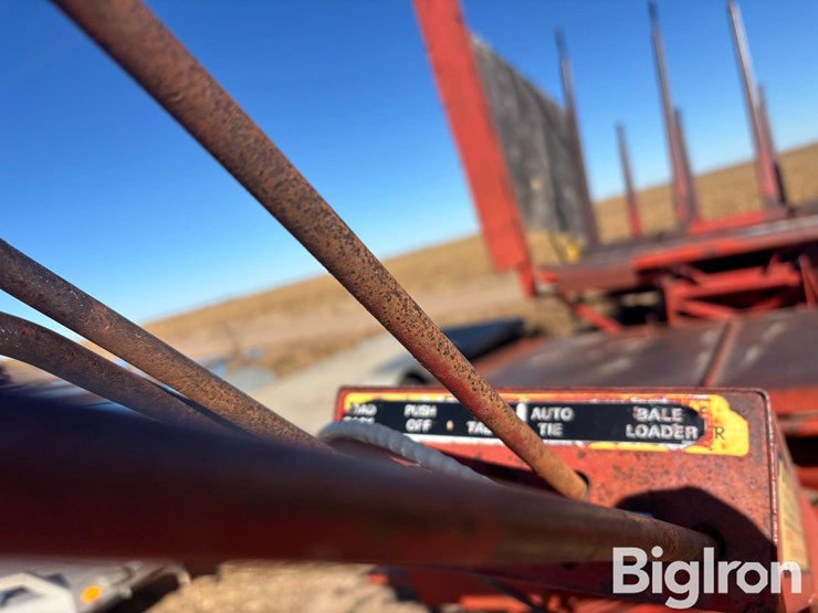 new-holland-1032-image-12